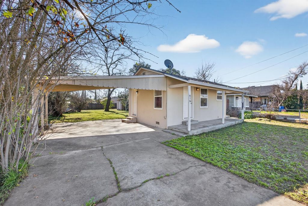 Photo of 616 Lindsay Avenue, Sacramento, CA 95838 (MLS # 226003727)