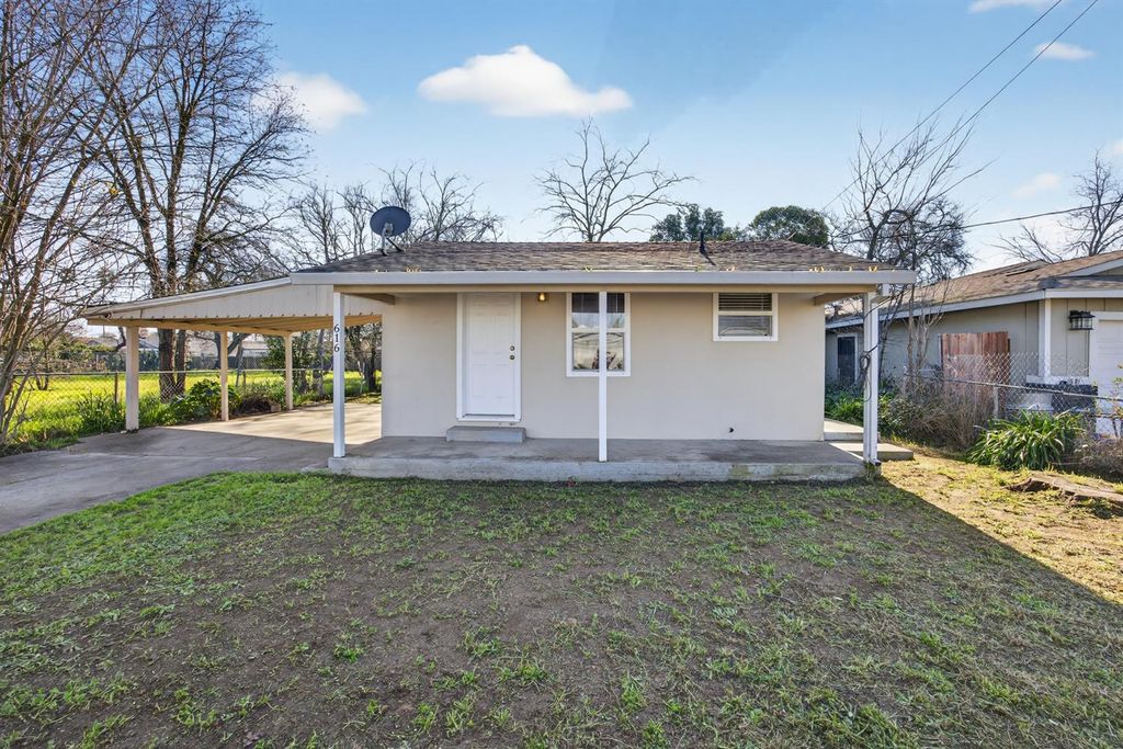Photo of 616 Lindsay Avenue, Sacramento, CA 95838 (MLS # 226003727)