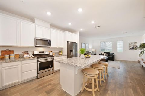 3694 E Commerce Way, Sacramento, CA 95834 - MLS#: 225002316