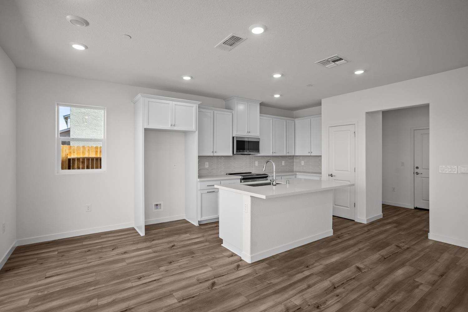 5637 Tres Piezas Drive