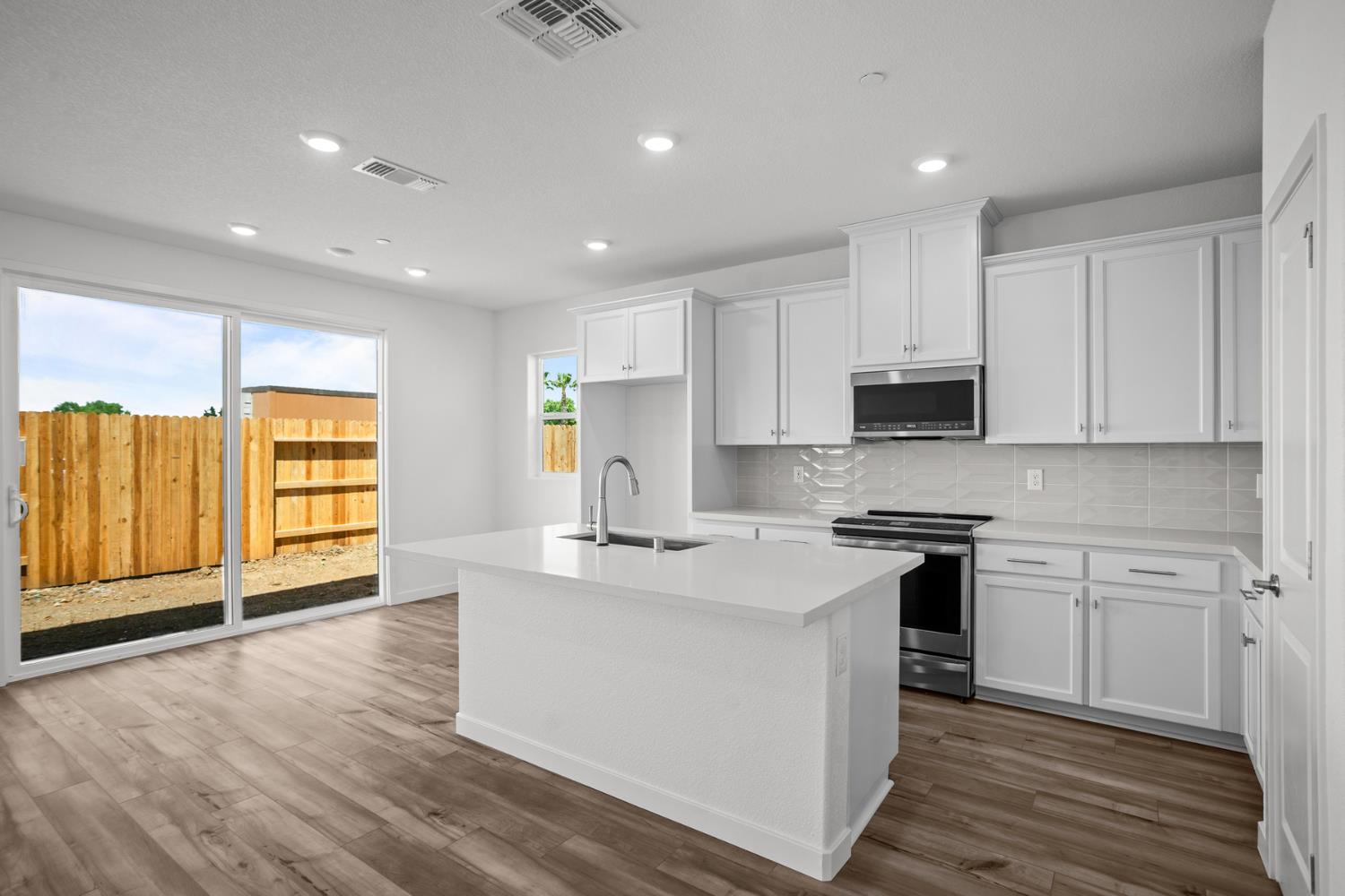5637 Tres Piezas Drive