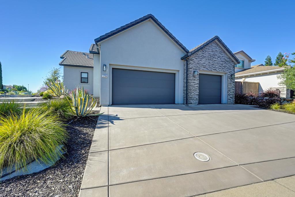 1794 Woodglen Drive