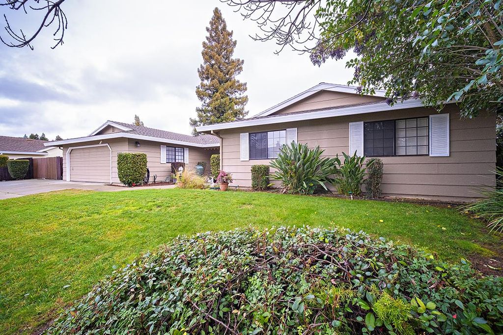 Photo of 1695 Tamarack Drive, Yuba City, CA 95991 (MLS # 226020621)