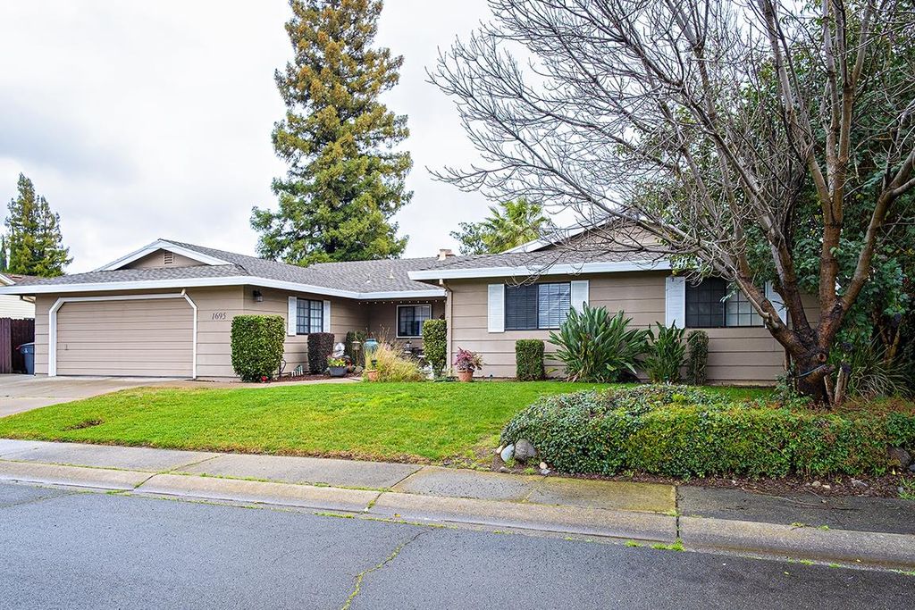 Photo of 1695 Tamarack Drive, Yuba City, CA 95991 (MLS # 226020621)
