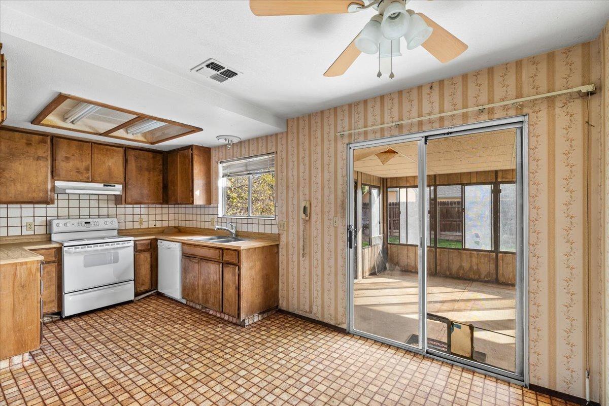 Los Banos, California 93635, United States, 2 Bedrooms Bedrooms, ,2 BathroomsBathrooms,Residential,Pending,4995