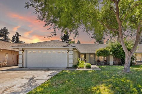 866 Golden Heights Drive Galt CA 95632