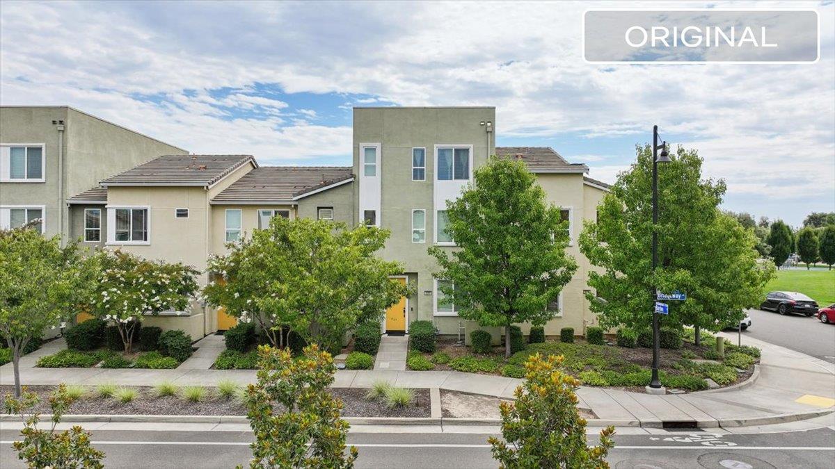 3237 Bridgeway Drive
