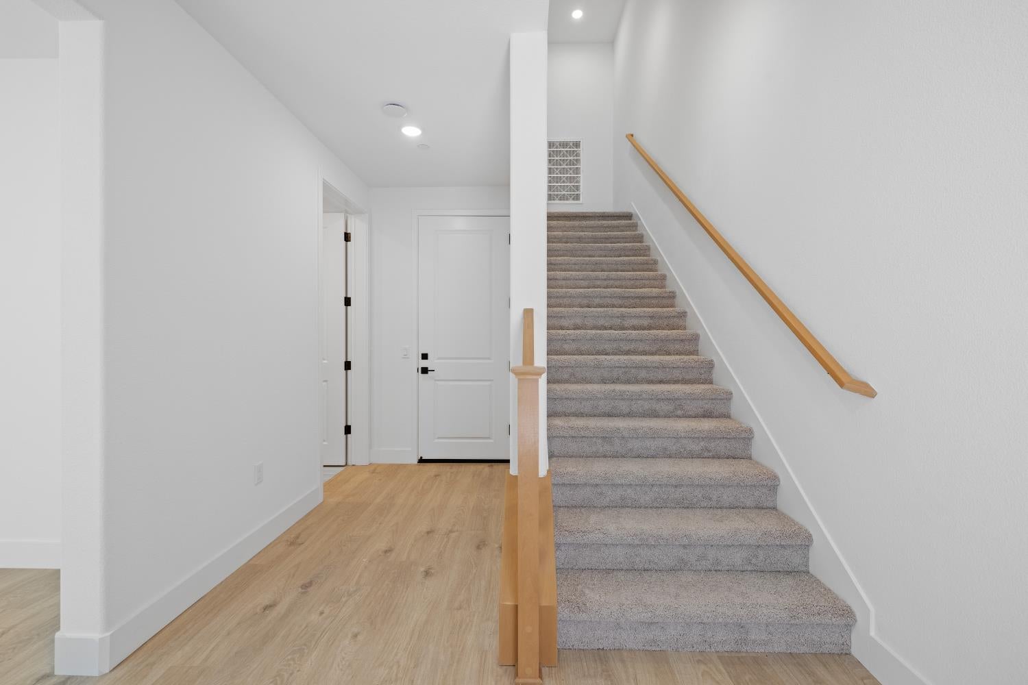 1808 Loft Walk