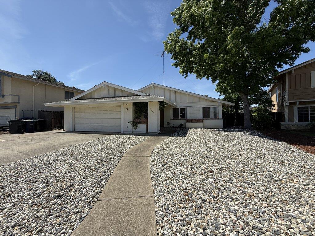 8045 Mesa Oak Way