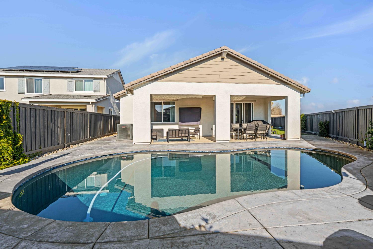 976 Garzas Street