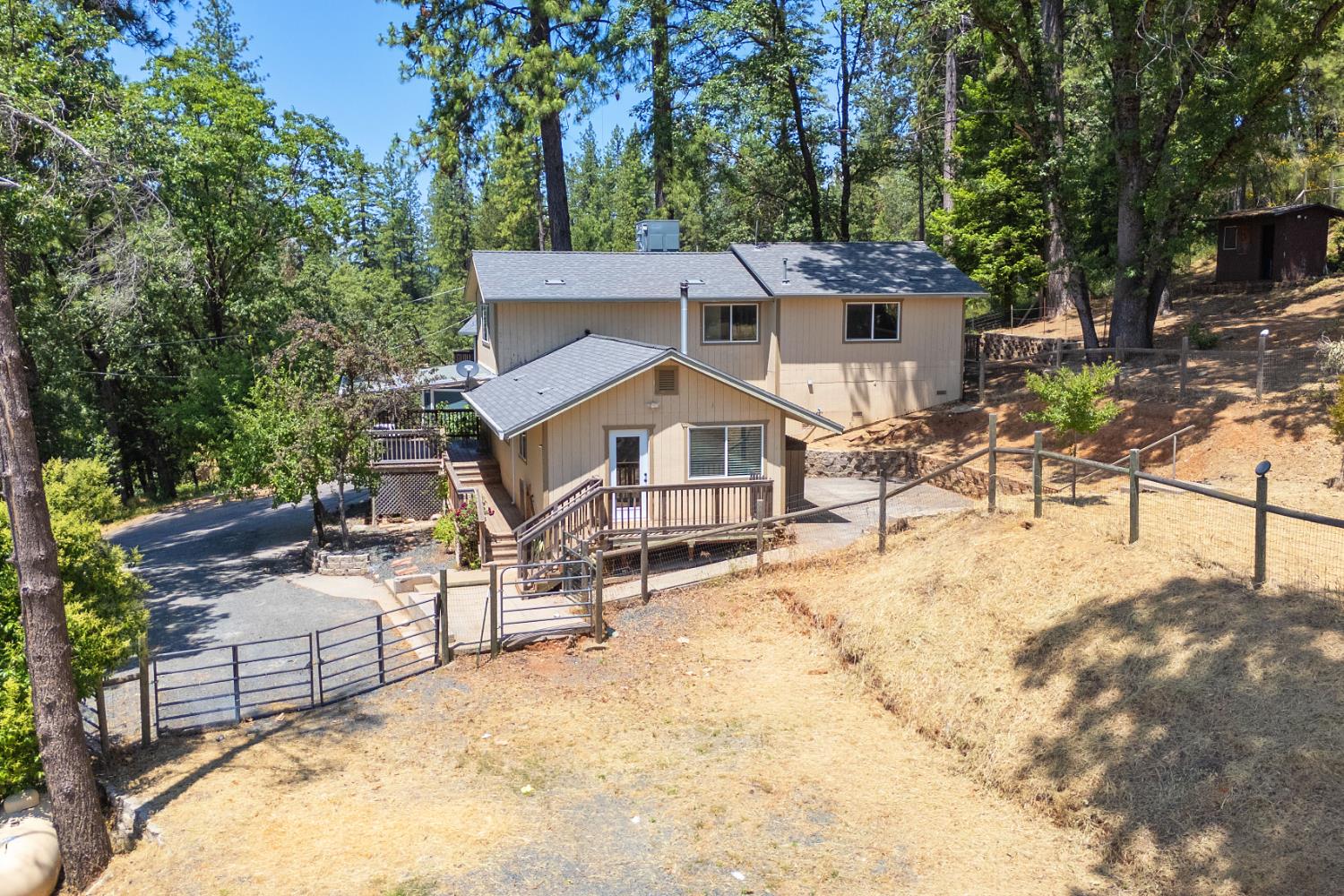 895 Sunray Lane