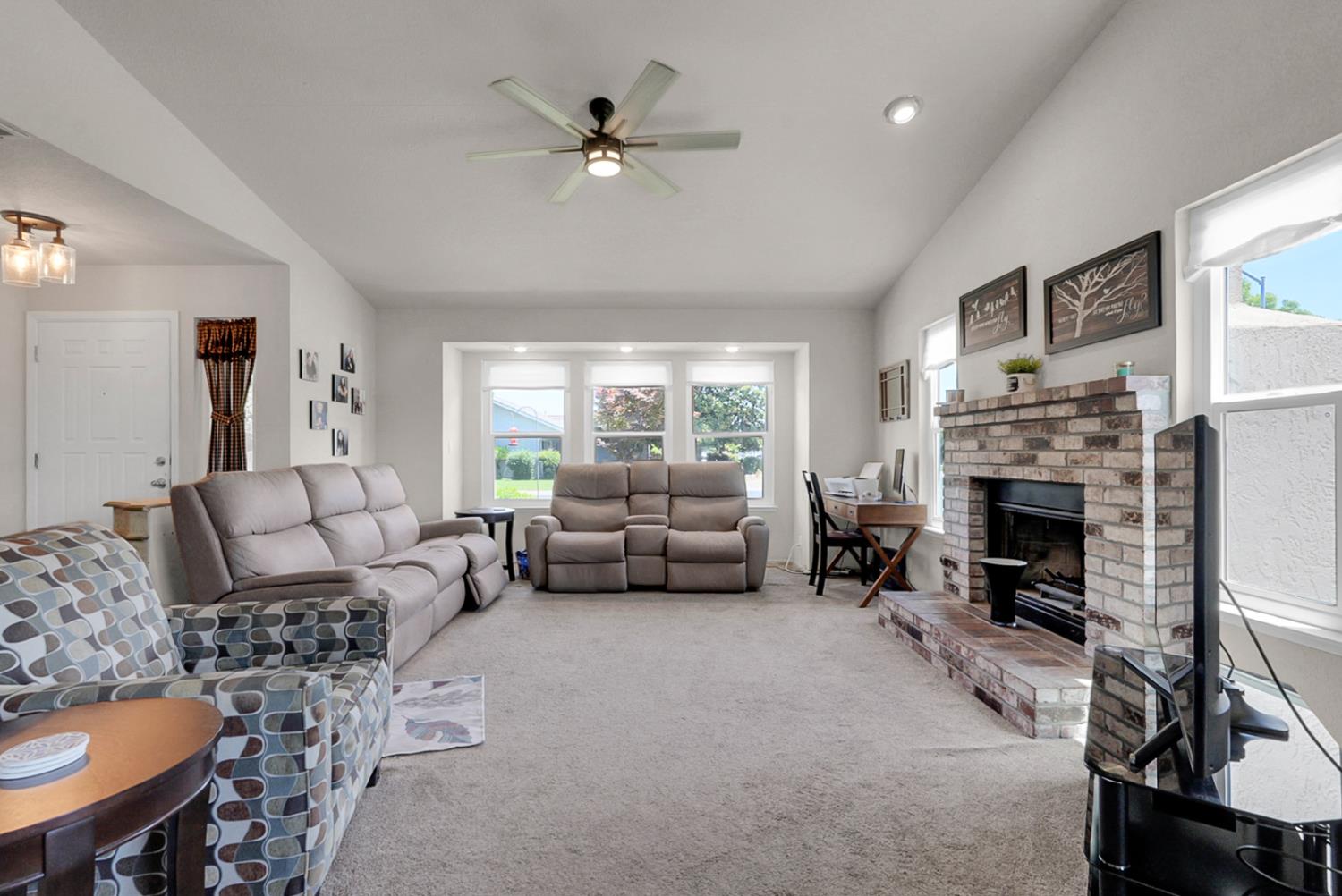 5713 Prince Edward Lane