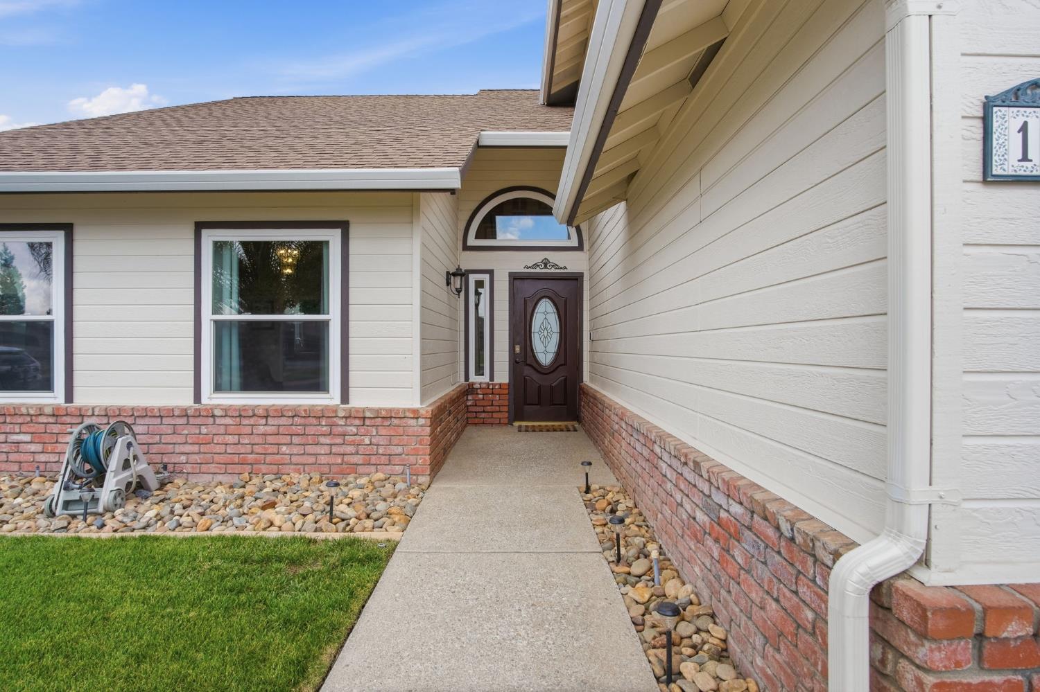 1669 London Avenue - Photo 3