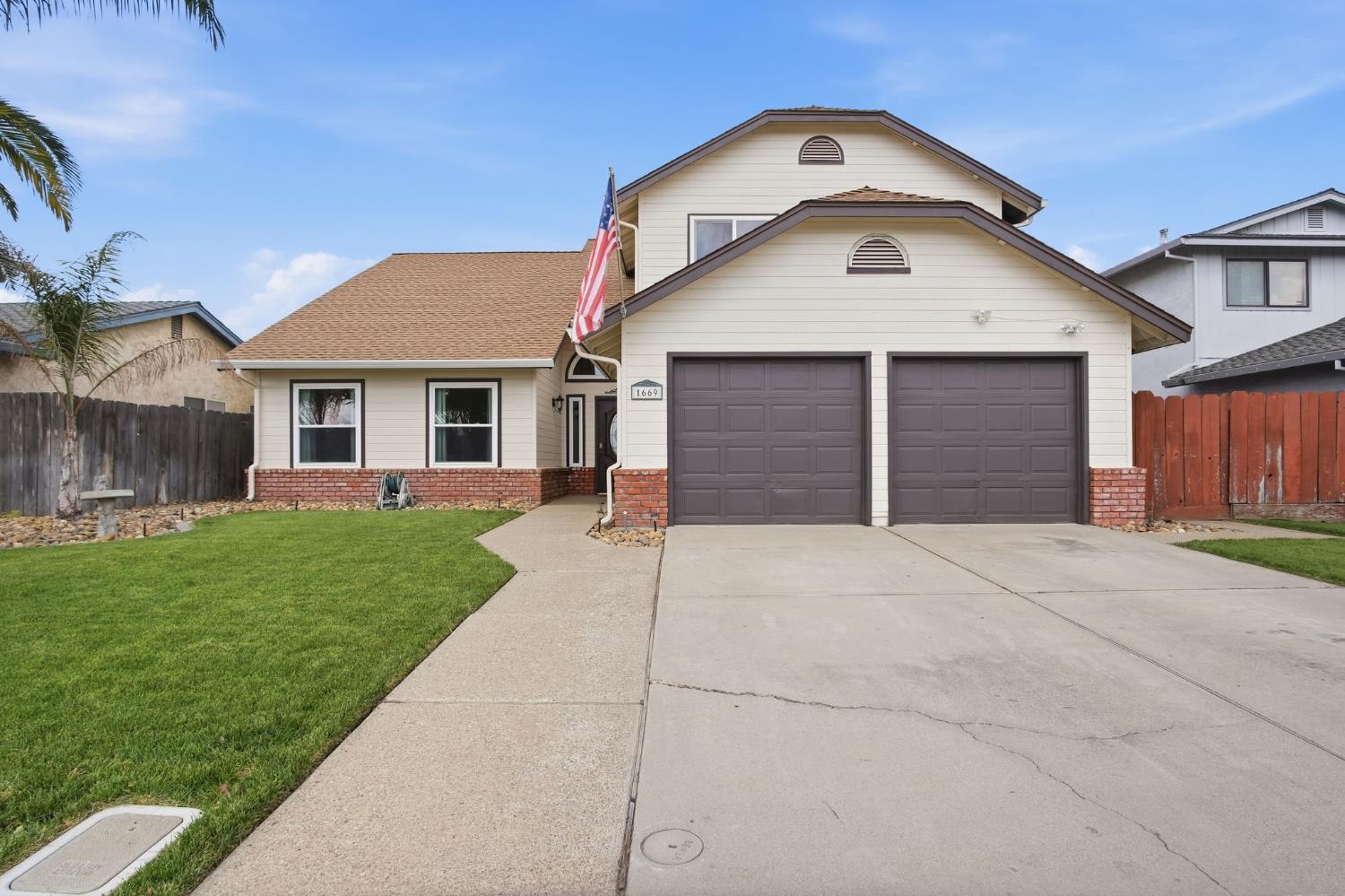 1669 London Avenue - Photo 2