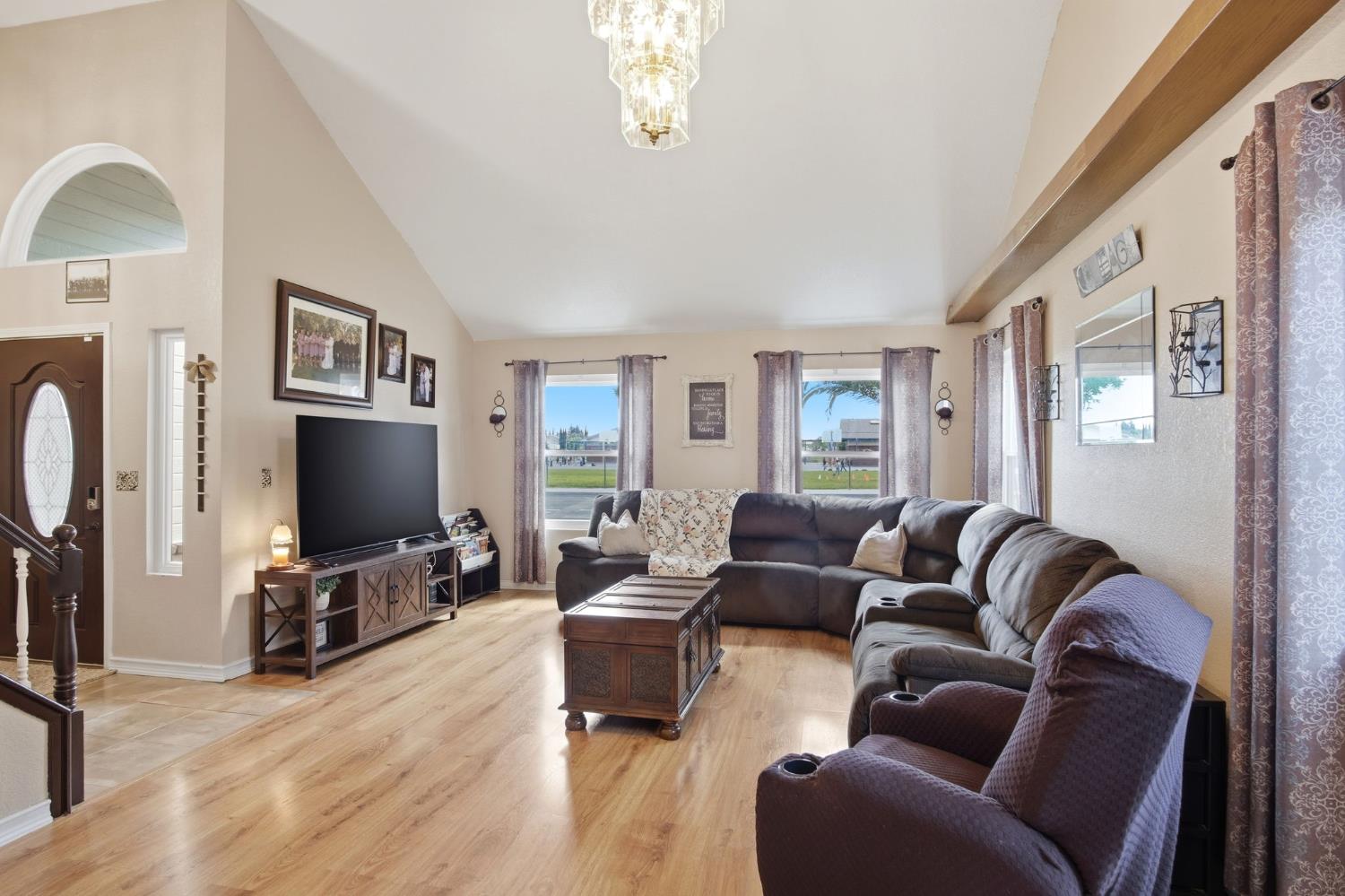 1669 London Avenue - Photo 4