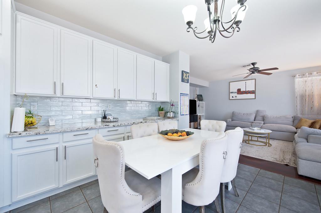 1136 Kensington Lane