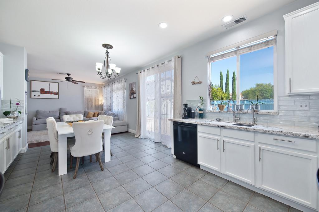 1136 Kensington Lane