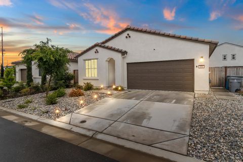 890 Kirkwood Court Plumas Lake CA 95961