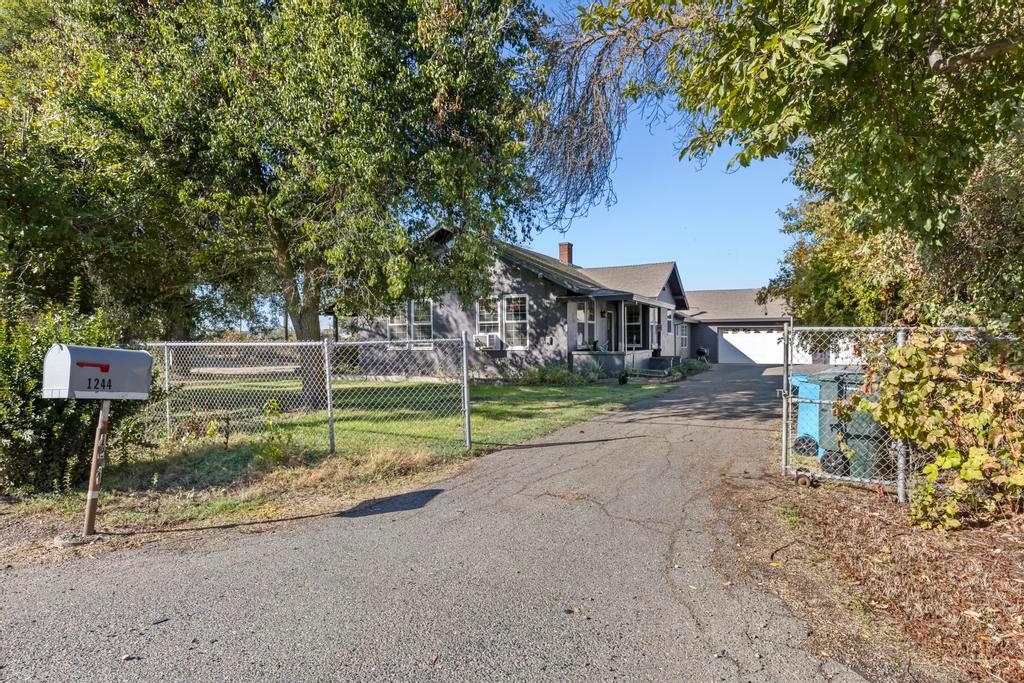 1244 Acacia Avenue