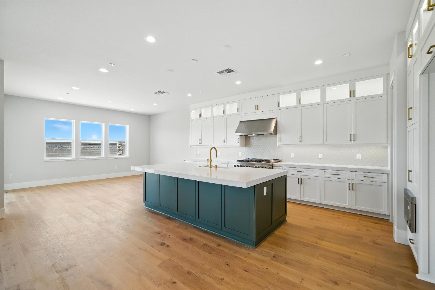 1150 Hillside Court