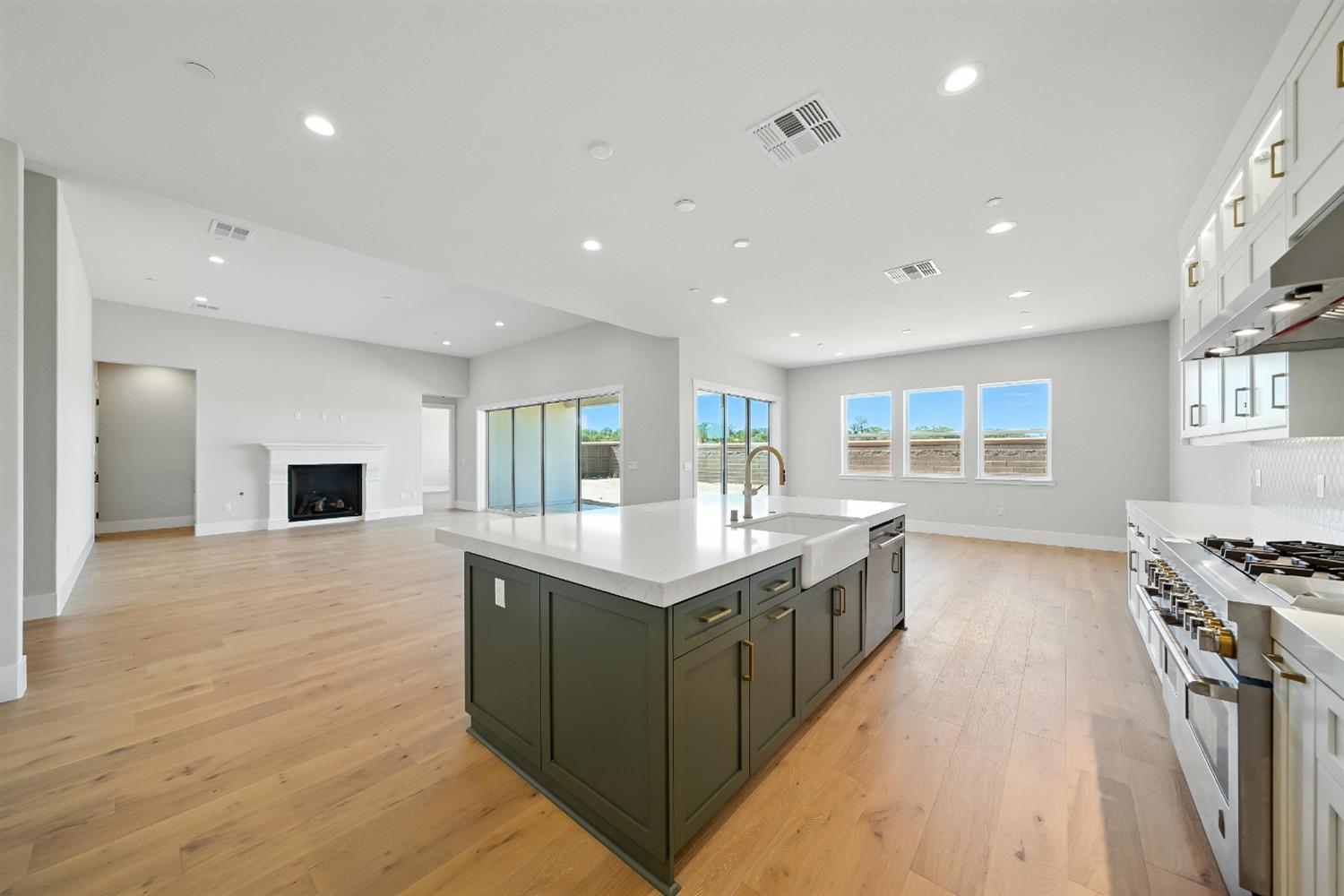 1150 Hillside Court