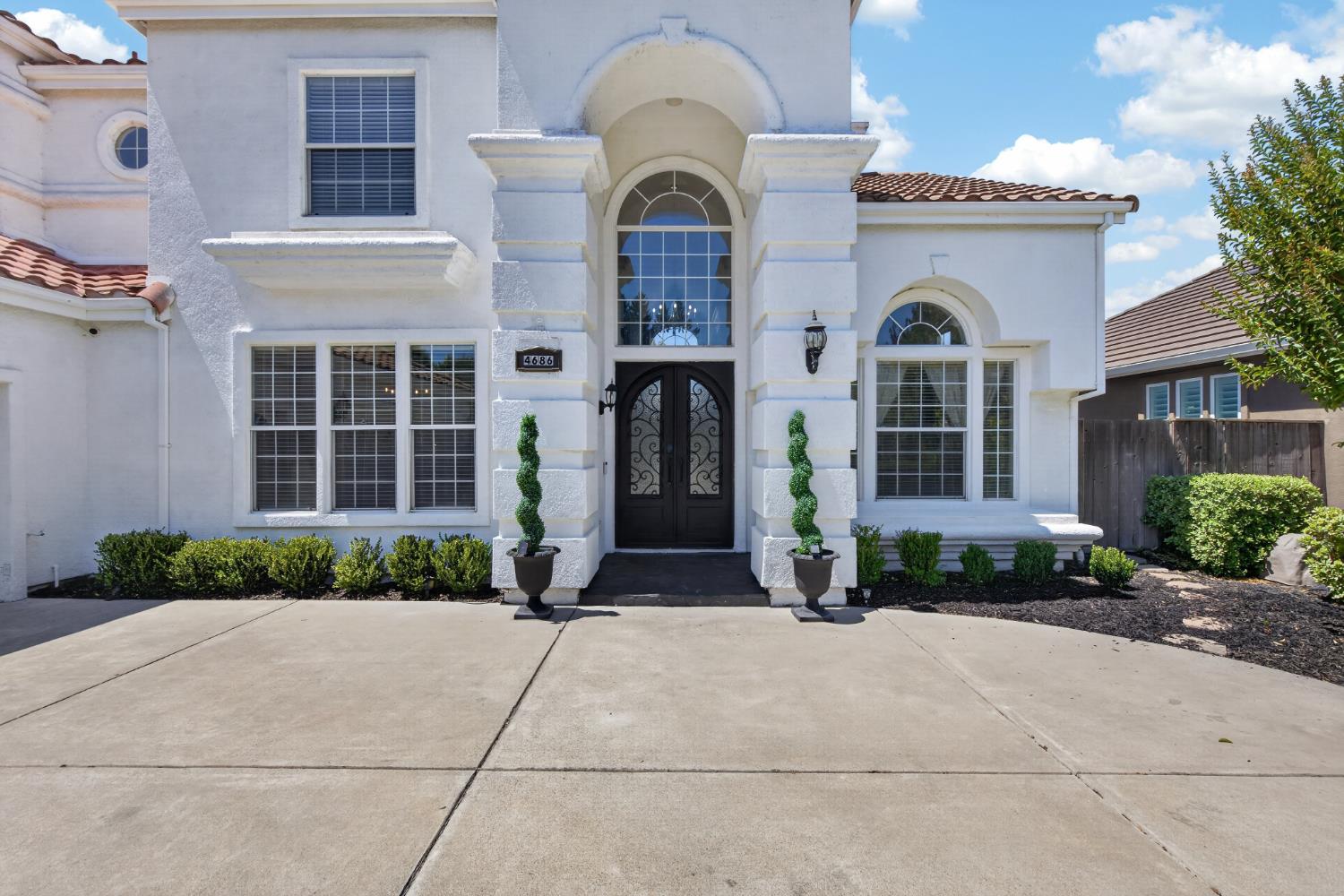 4686 Pine Valley Circle