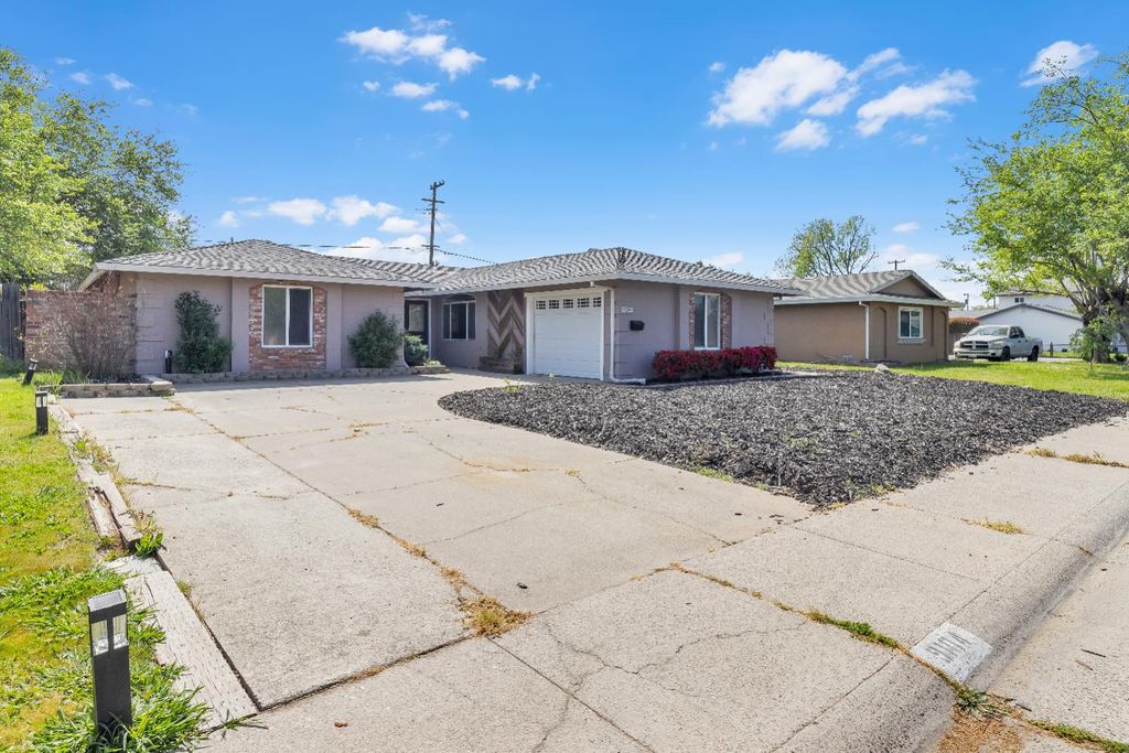 Photo of 9104 Feather River Way, Sacramento, CA 95826 (MLS # 226034865)