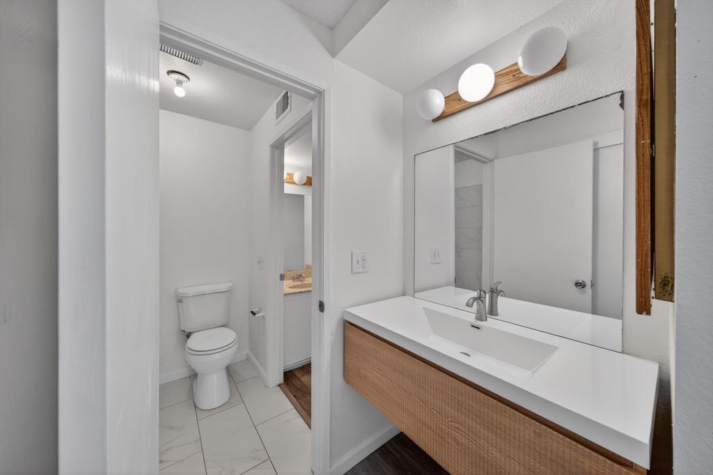 Photo of 251 Del Verde Circle #3, Sacramento, CA 95833 (MLS # 226031729)