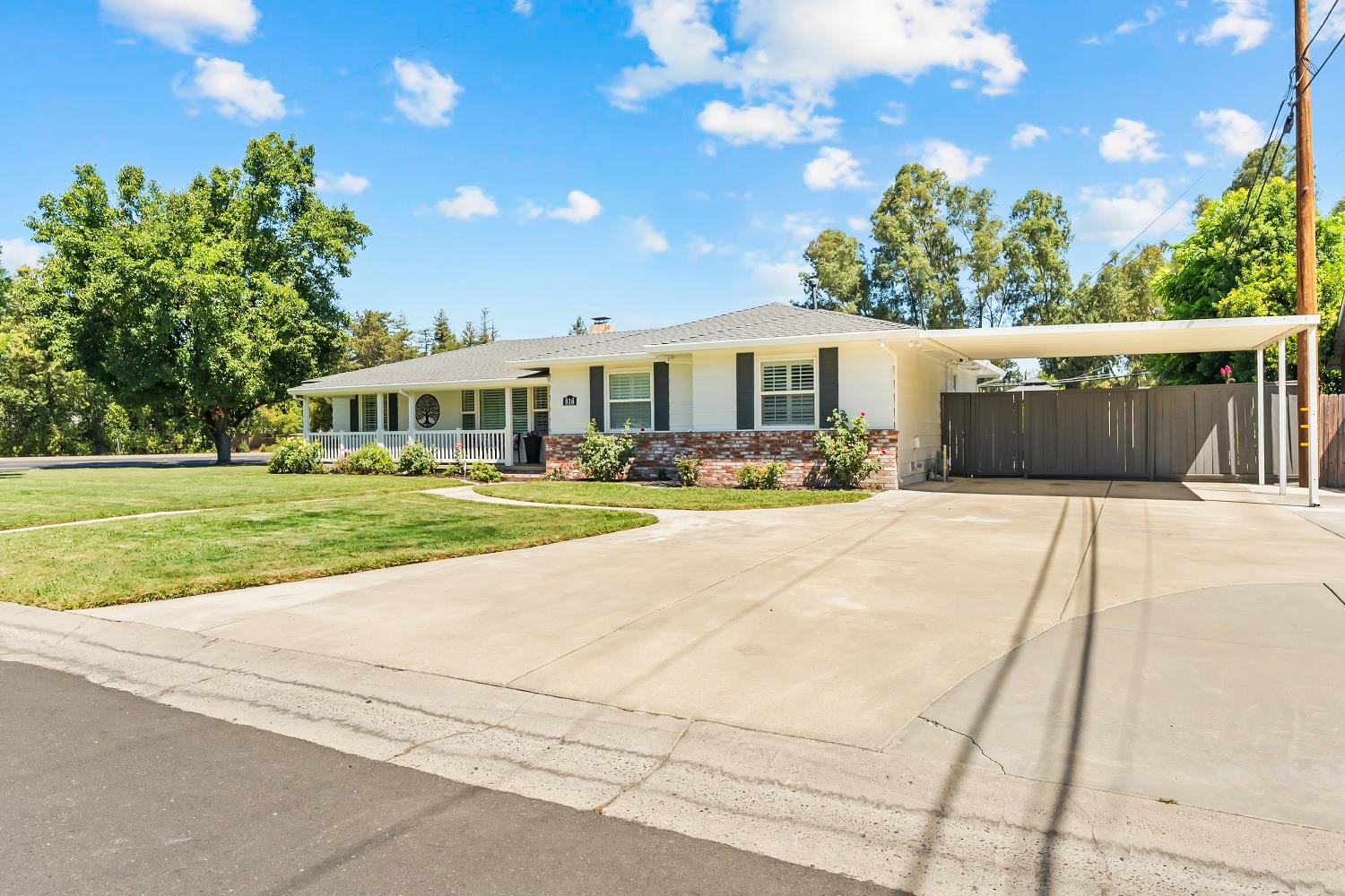 816 El Encino Way
