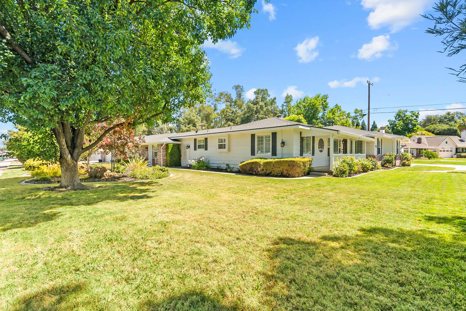 816 El Encino Way