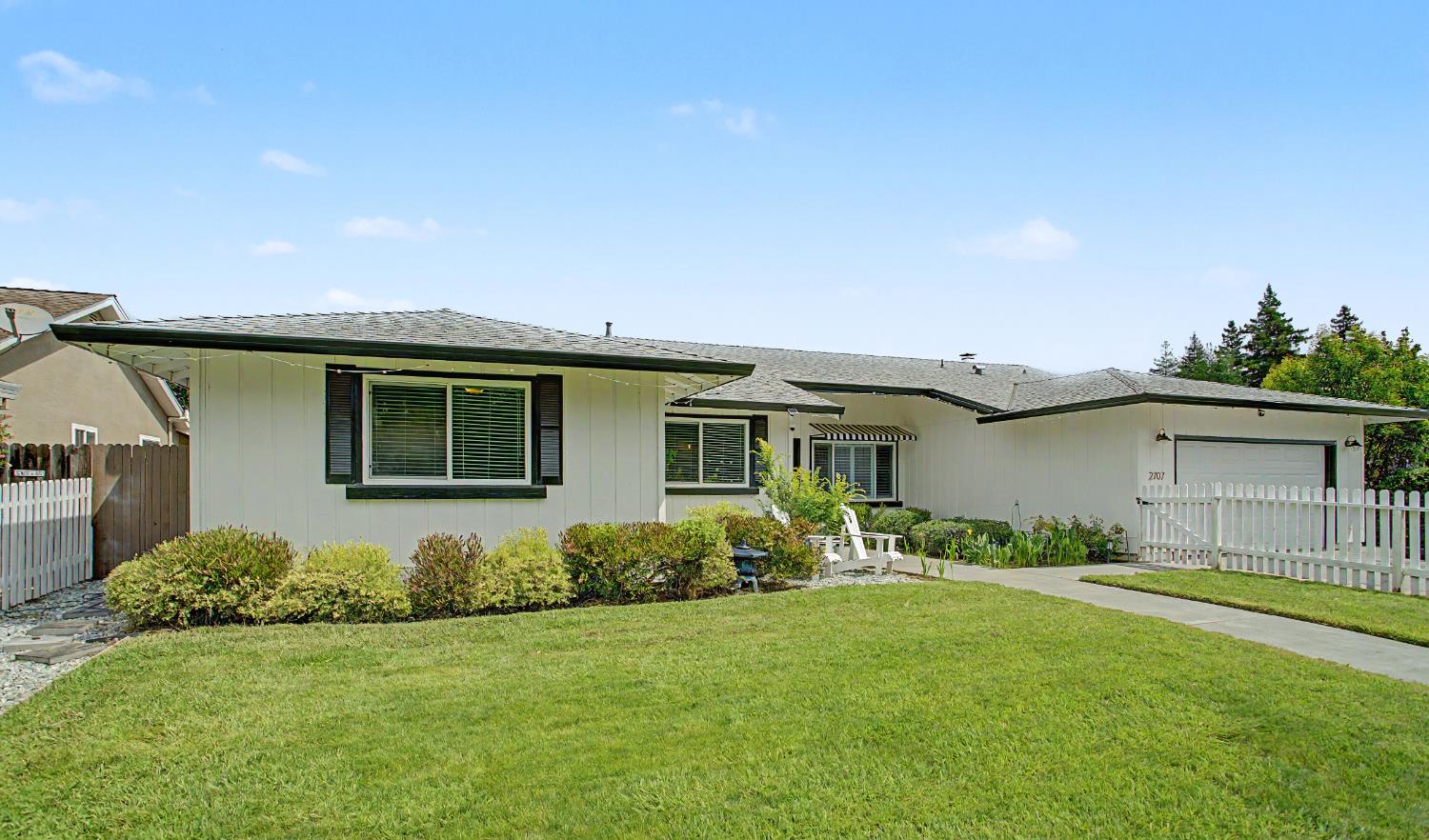 2707 Latham Drive