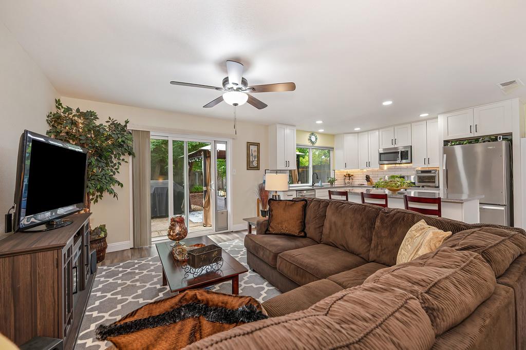 6937 Woodmore Oaks Drive