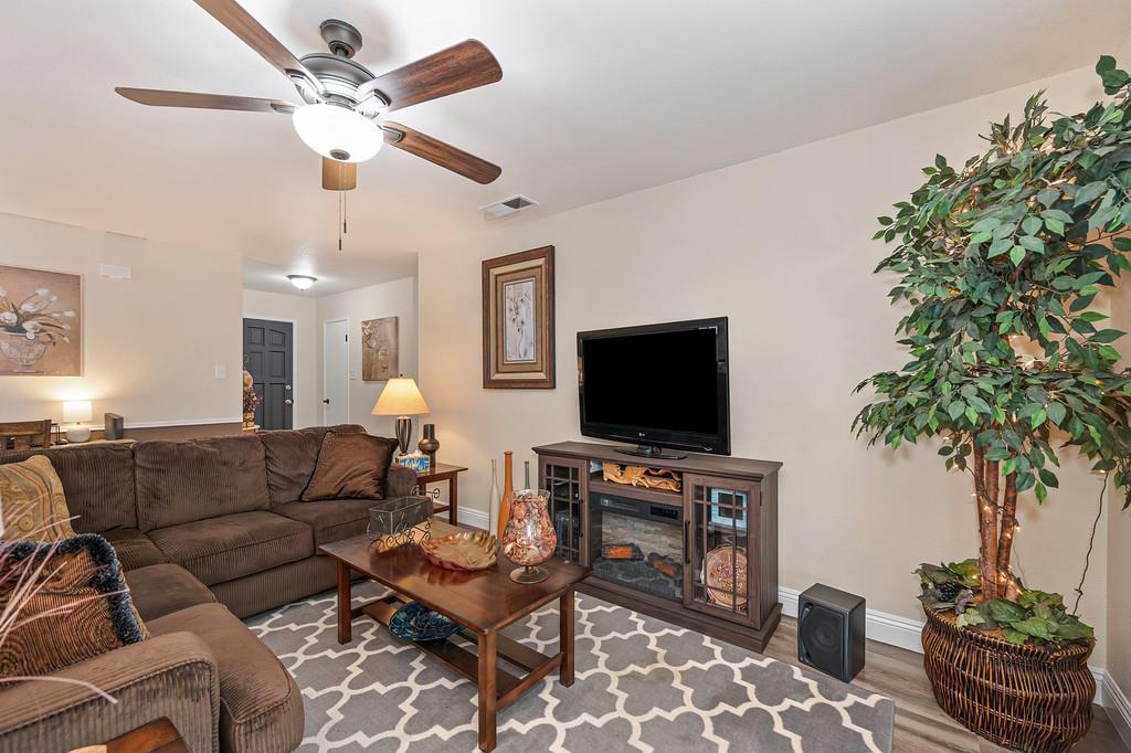 6937 Woodmore Oaks Drive
