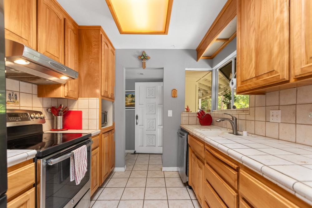 2501 Los Feliz Way