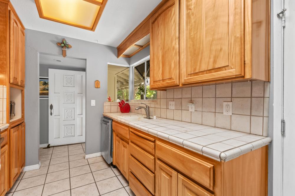 2501 Los Feliz Way