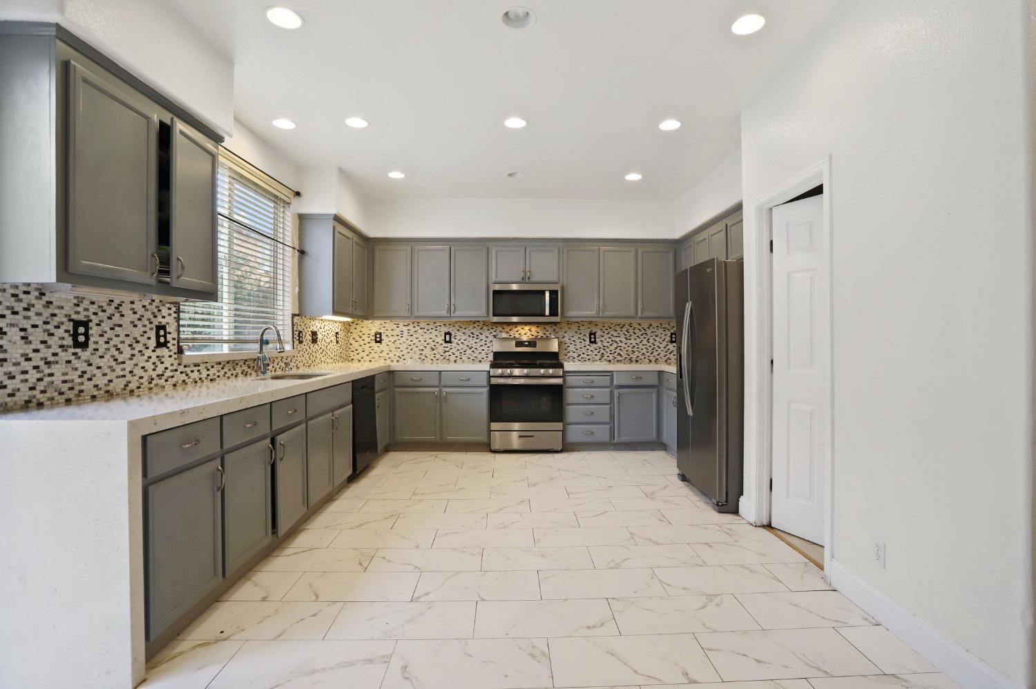 261 Ronan Ave