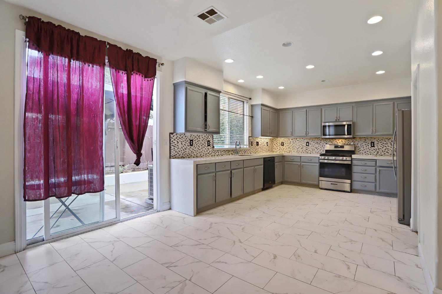 261 Ronan Ave