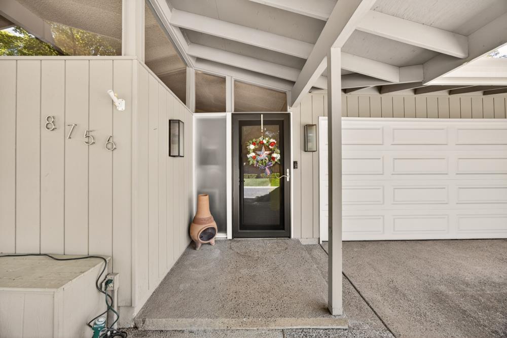 8756 Contemporary Court