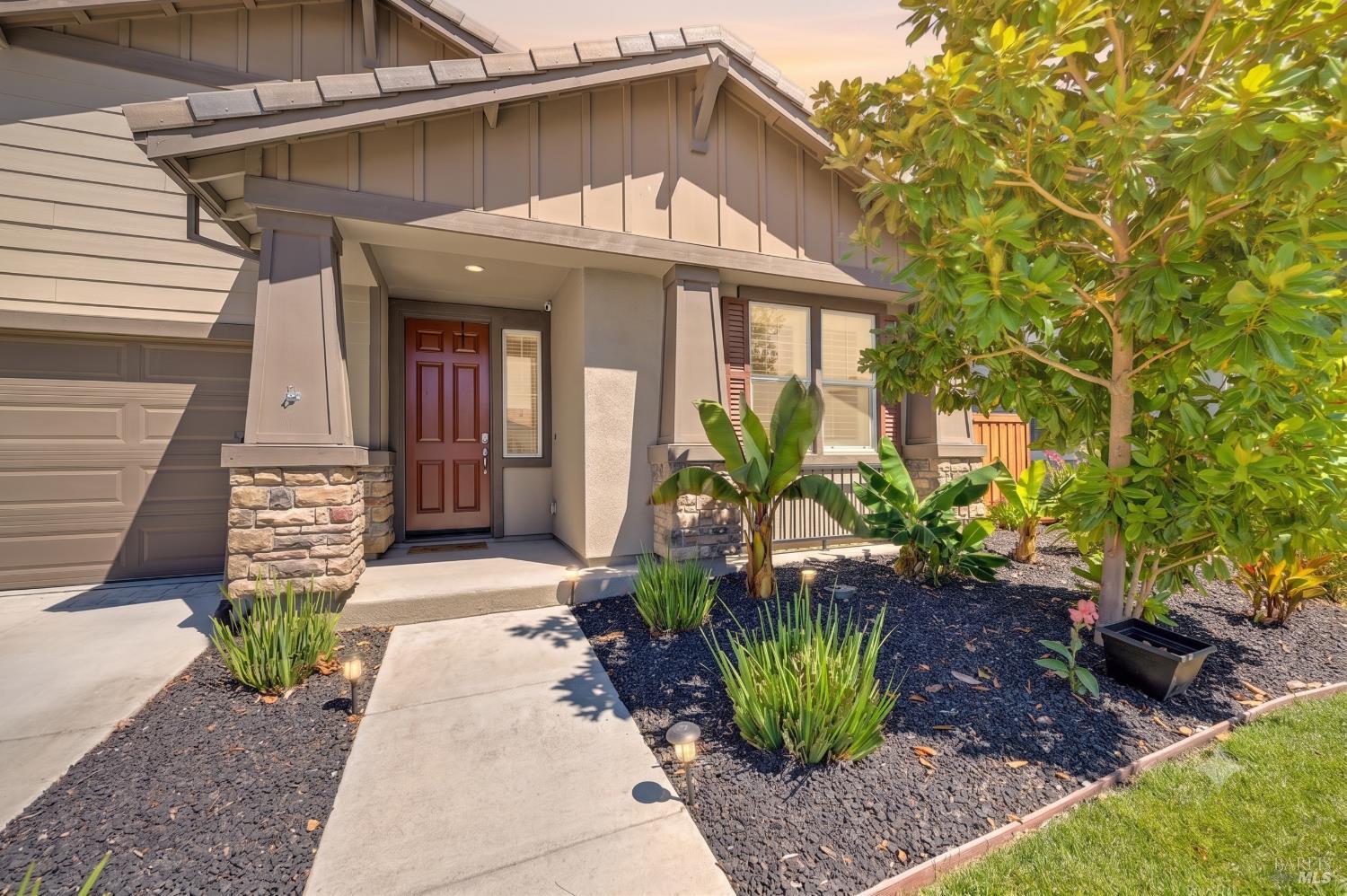 584 Kingbird Circle
