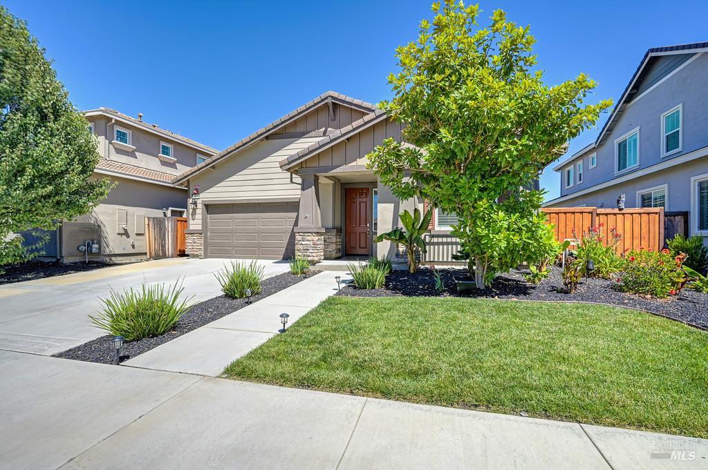 584 Kingbird Circle