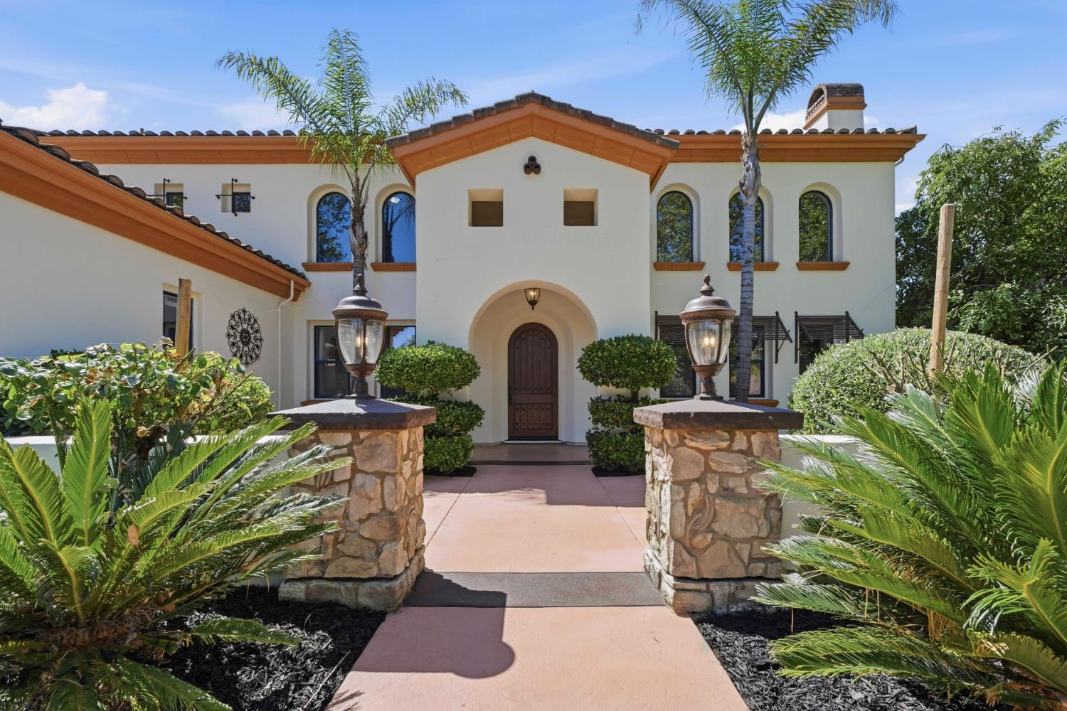 8587 Indianwood Lane