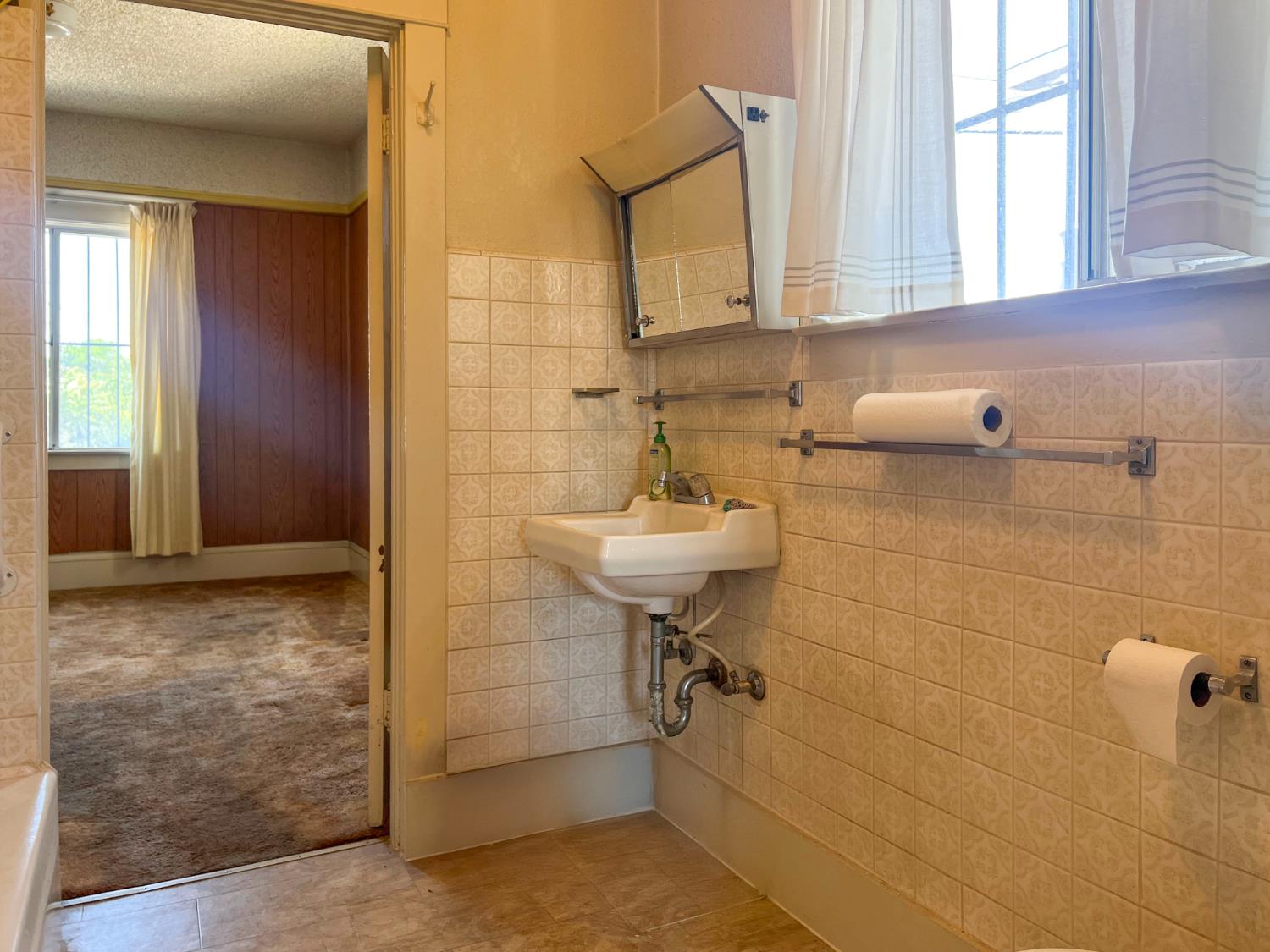 Stockton, California 95206, United States, 2 Bedrooms Bedrooms, ,1 BathroomBathrooms,Residential,Active,155741