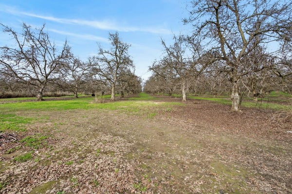 304 SILVA AVE, MARYSVILLE, CA 95901 - Image cf3d323746bf7ccbbee1ca5b50658335/3010955830