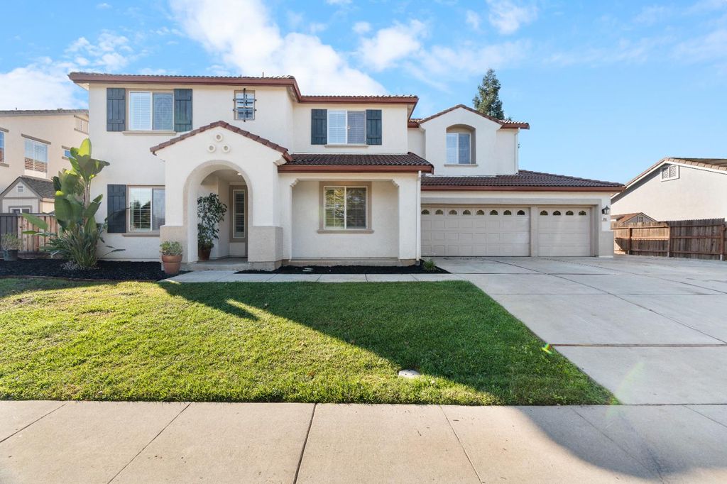 Photo of 956 Trafalgar Circle, Galt, CA 95632 (MLS # 225134976)