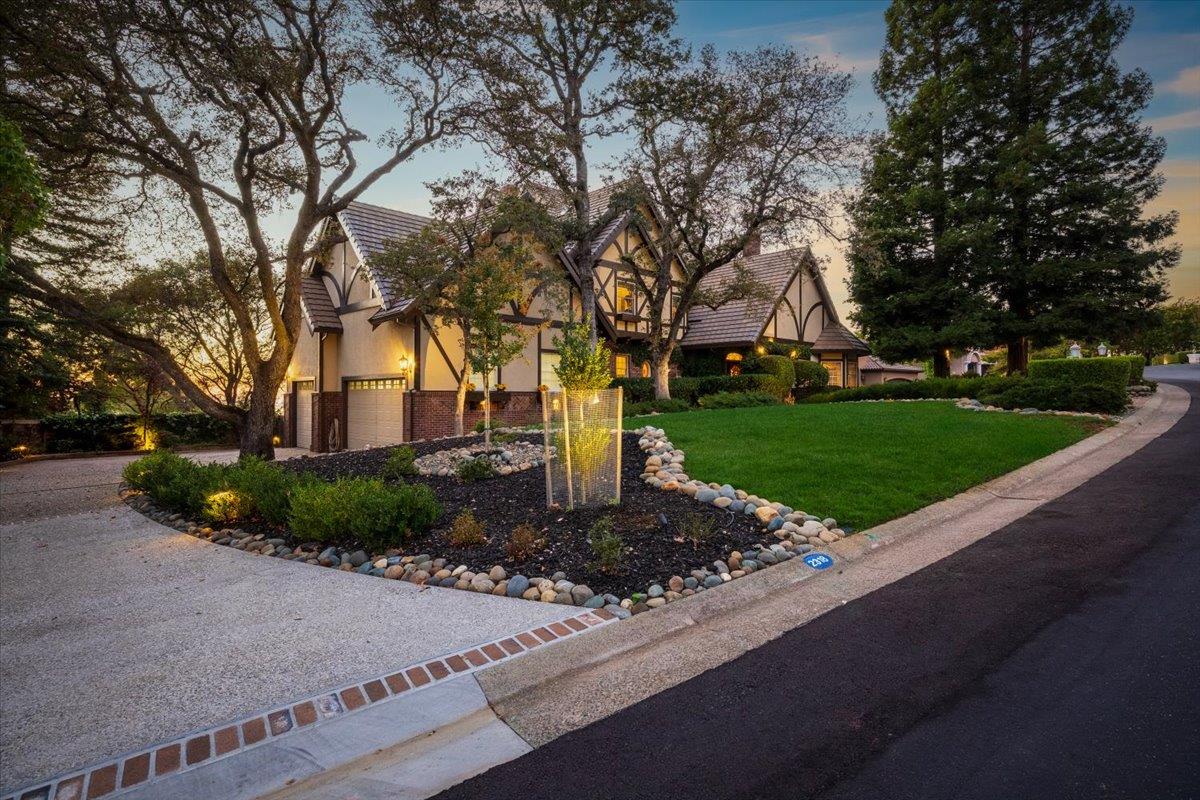 2318 Dartmouth Place