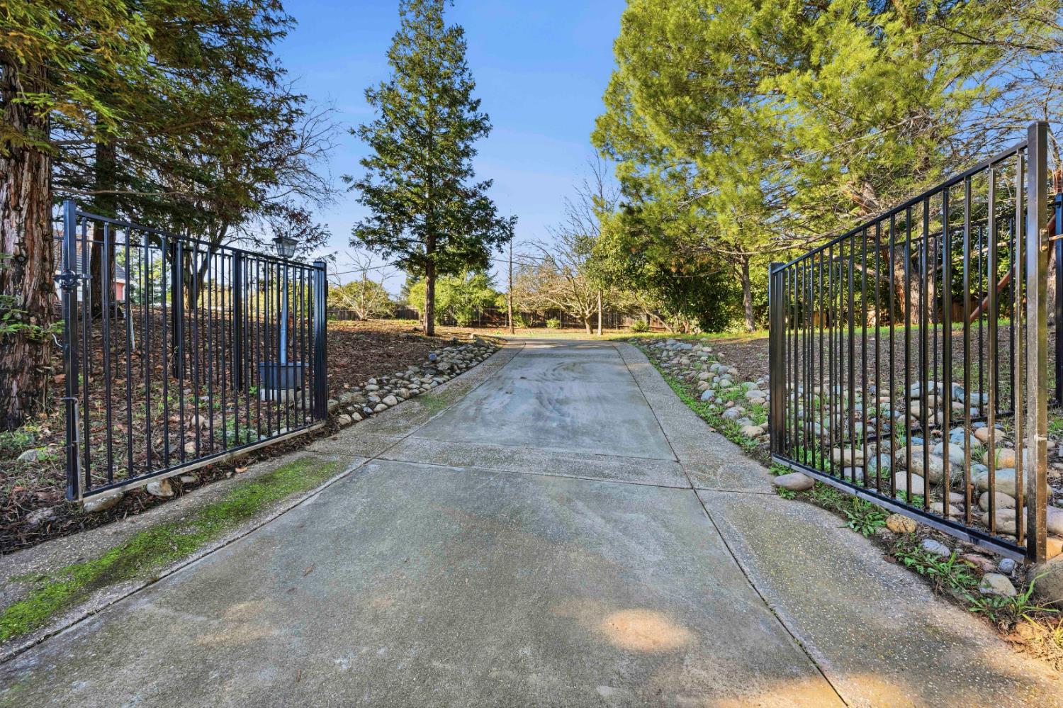 1360 Oak Creek Court