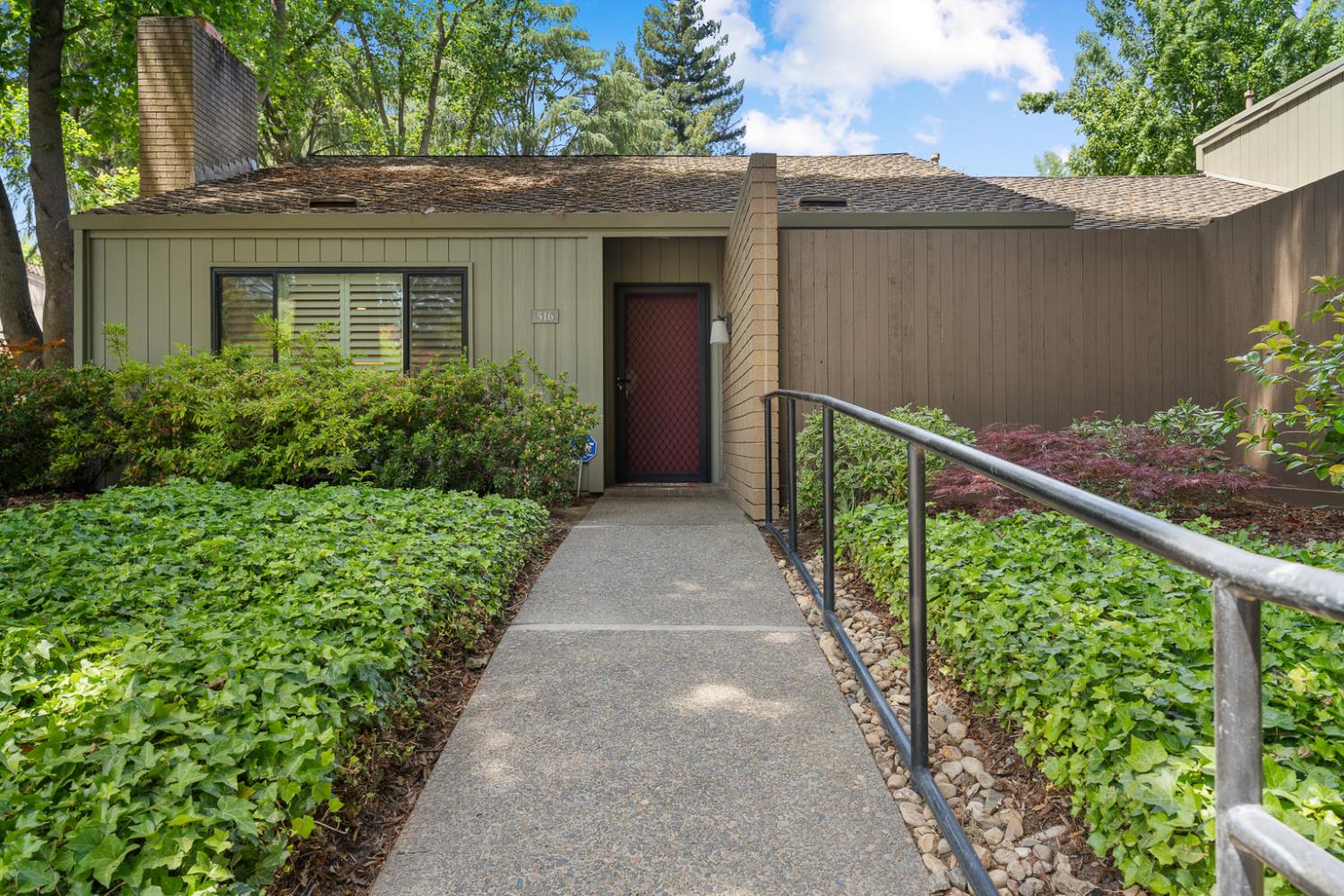 516 Dunbarton Circle