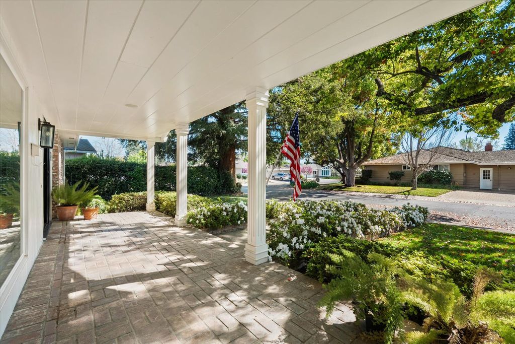 Photo of 2725 Morley Way, Sacramento, CA 95864 (MLS # 226033186)