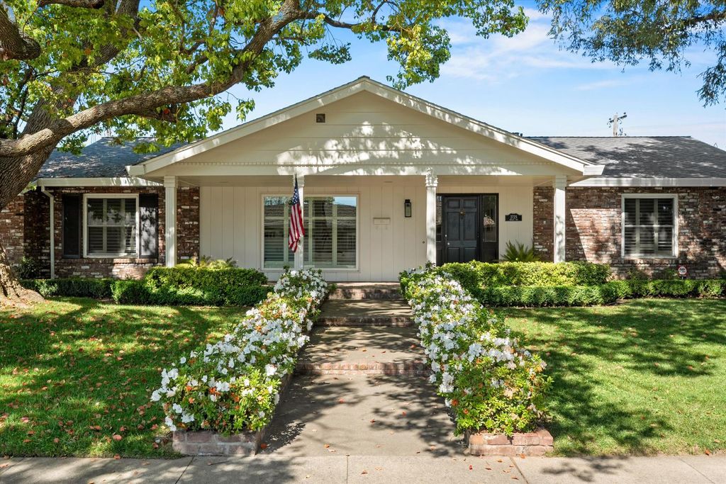 Photo of 2725 Morley Way, Sacramento, CA 95864 (MLS # 226033186)