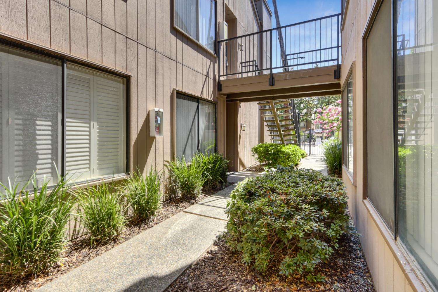 521 Woodside Oaks 3